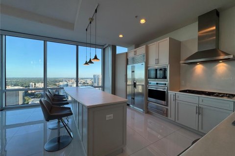 Condominio en alquiler en Orlando, Florida, 4 dormitorios, 294.69 m2 № 2277566 - foto 6