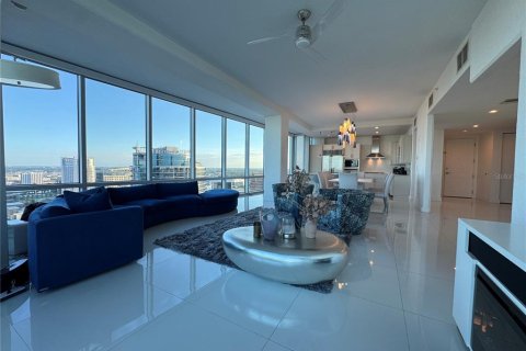 Condominio en alquiler en Orlando, Florida, 4 dormitorios, 294.69 m2 № 2277566 - foto 24