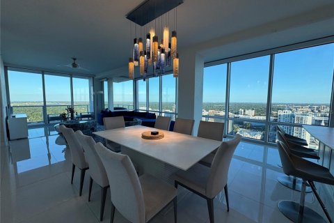 Condominio en alquiler en Orlando, Florida, 4 dormitorios, 294.69 m2 № 2277566 - foto 15