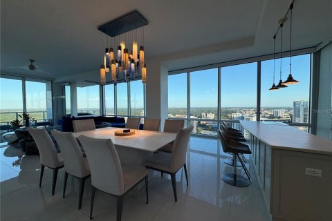 Condominio en alquiler en Orlando, Florida, 4 dormitorios, 294.69 m2 № 2277566 - foto 11
