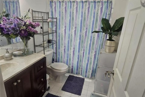 Снять в аренду квартиру в Пемброк-Пайнс, Флорида 1 спальня, 172.61м2, № 1988648 - фото 2