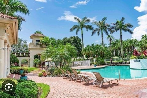 Снять в аренду квартиру в Пемброк-Пайнс, Флорида 1 спальня, 172.61м2, № 1988648 - фото 1