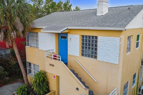 Commercial property in Saint Petersburg, Florida 6 bedrooms, 197.42 sq.m. № 1725484 - photo 3