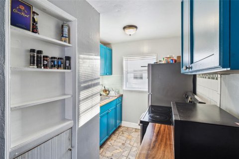 Commercial property in Saint Petersburg, Florida 6 bedrooms, 197.42 sq.m. № 1725484 - photo 8