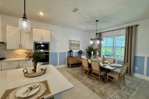 House in Lakewood Ranch, Florida 3 bedrooms, 227.15 sq.m. № 2217423 - photo 7
