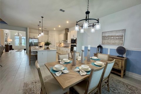 House in Lakewood Ranch, Florida 3 bedrooms, 227.15 sq.m. № 2217423 - photo 5