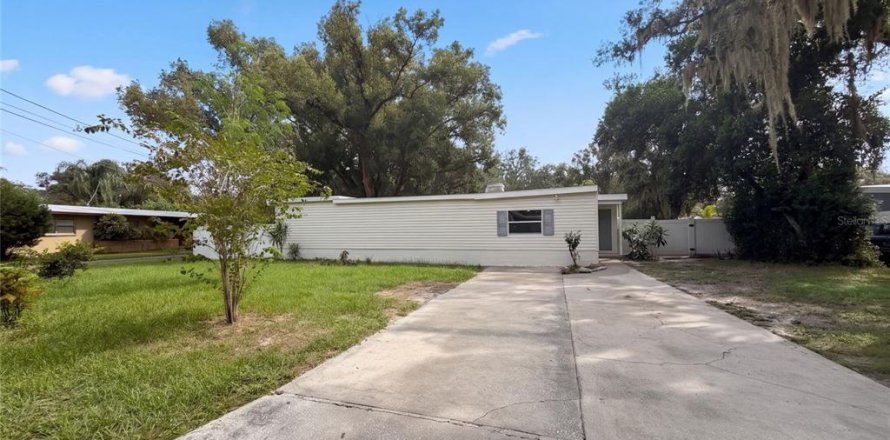 Villa ou maison à Temple Terrace, Floride 4 chambres, 200.2 m2 № 2410449