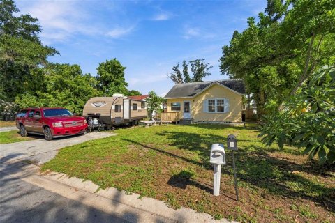 Commercial property in Saint Petersburg, Florida 4 bedrooms, 115.94 sq.m. № 2371592 - photo 4