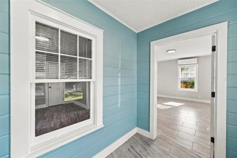 Commercial property in Saint Petersburg, Florida 4 bedrooms, 115.94 sq.m. № 2371592 - photo 6