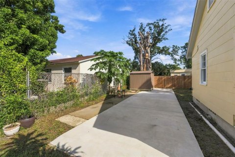Commercial property in Saint Petersburg, Florida 4 bedrooms, 115.94 sq.m. № 2371592 - photo 3