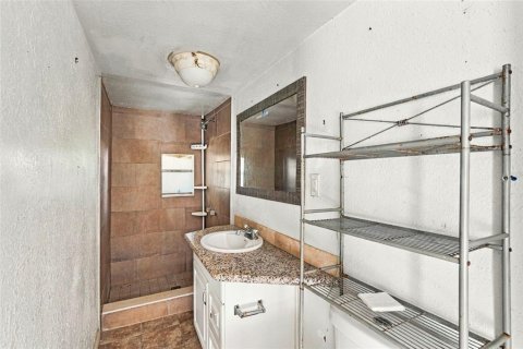 Commercial property in Saint Petersburg, Florida 4 bedrooms, 115.94 sq.m. № 2371592 - photo 26