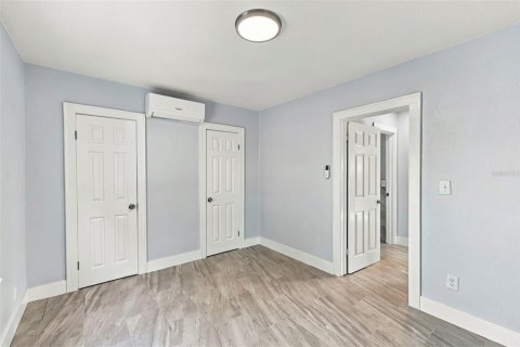 Commercial property in Saint Petersburg, Florida 4 bedrooms, 115.94 sq.m. № 2371592 - photo 12