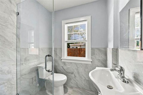 Commercial property in Saint Petersburg, Florida 4 bedrooms, 115.94 sq.m. № 2371592 - photo 14