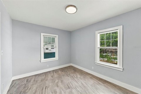 Commercial property in Saint Petersburg, Florida 4 bedrooms, 115.94 sq.m. № 2371592 - photo 13