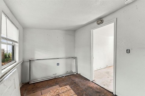 Commercial property in Saint Petersburg, Florida 4 bedrooms, 115.94 sq.m. № 2371592 - photo 25