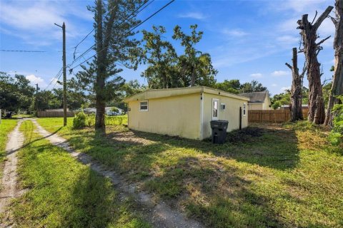 Commercial property in Saint Petersburg, Florida 4 bedrooms, 115.94 sq.m. № 2371592 - photo 20