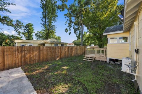 Commercial property in Saint Petersburg, Florida 4 bedrooms, 115.94 sq.m. № 2371592 - photo 18