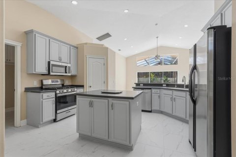 Villa ou maison à vendre à Tampa, Floride: 4 chambres, 238.48 m2 № 2419517 - photo 11