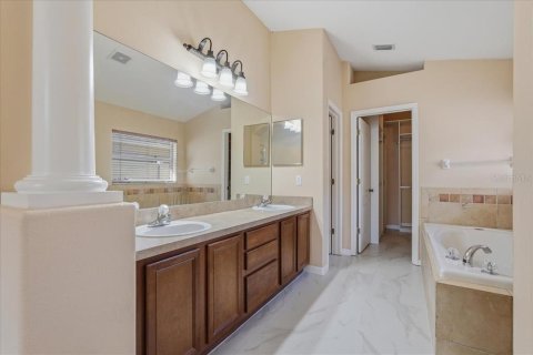 Villa ou maison à vendre à Tampa, Floride: 4 chambres, 238.48 m2 № 2419517 - photo 30