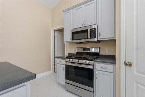 Villa ou maison à vendre à Tampa, Floride: 4 chambres, 238.48 m2 № 2419517 - photo 13