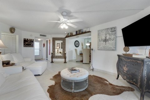 Condo in Lake Worth, Florida, 2 bedrooms № 2083317 - photo 5
