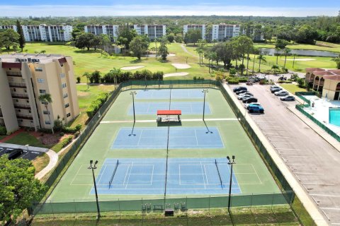 Condo in Lake Worth, Florida, 2 bedrooms № 2083317 - photo 20