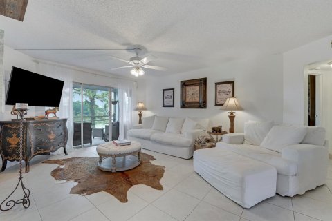 Condo in Lake Worth, Florida, 2 bedrooms № 2083317 - photo 2