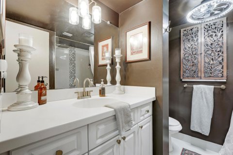 Condo in Lake Worth, Florida, 2 bedrooms № 2083317 - photo 12