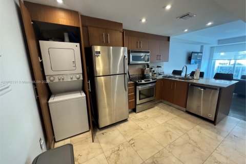 Condo in Bal Harbour, Florida  № 1953535 - photo 2