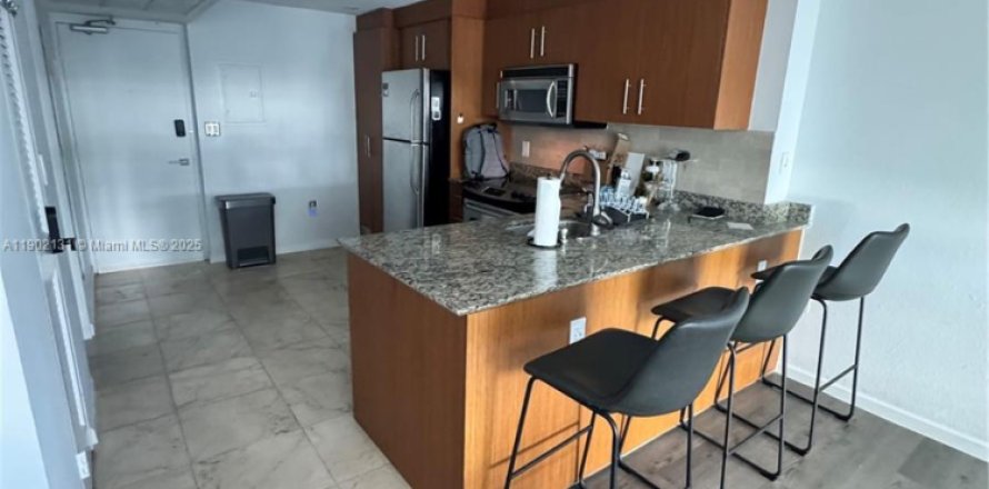 Studio in the Condo in Bal Harbour, Florida  № 1953535