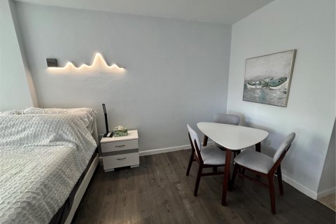 Condo in Bal Harbour, Florida  № 1953535 - photo 3