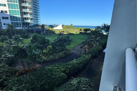 Condo in Bal Harbour, Florida  № 1953535 - photo 9