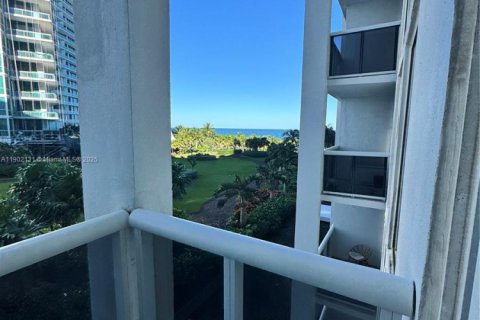 Condo in Bal Harbour, Florida  № 1953535 - photo 8