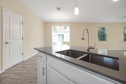 Townhouse in Davenport, Florida 5 bedrooms, 234.3 sq.m. № 2237581 - photo 17