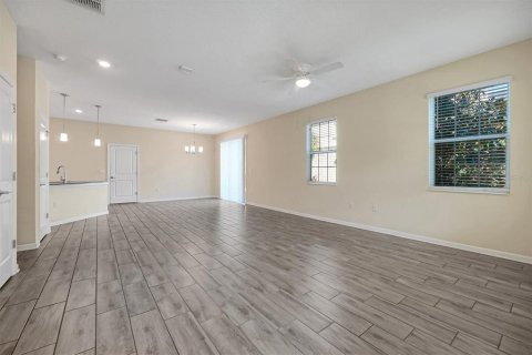 Townhouse in Davenport, Florida 5 bedrooms, 234.3 sq.m. № 2237581 - photo 11