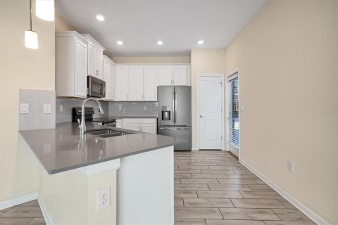 Townhouse in Davenport, Florida 5 bedrooms, 234.3 sq.m. № 2237581 - photo 14