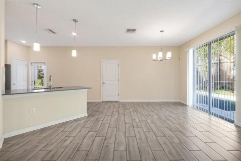 Townhouse in Davenport, Florida 5 bedrooms, 234.3 sq.m. № 2237581 - photo 13