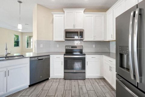 Townhouse in Davenport, Florida 5 bedrooms, 234.3 sq.m. № 2237581 - photo 15
