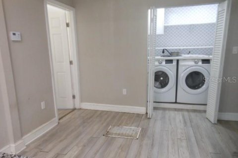 House in Tampa, Florida 3 bedrooms, 105.54 sq.m. № 2230995 - photo 21