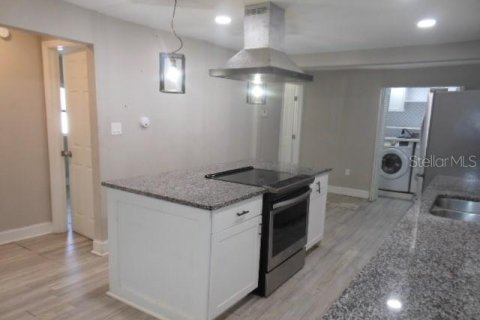 House in Tampa, Florida 3 bedrooms, 105.54 sq.m. № 2230995 - photo 18