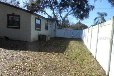 House in Tampa, Florida 3 bedrooms, 105.54 sq.m. № 2230995 - photo 5