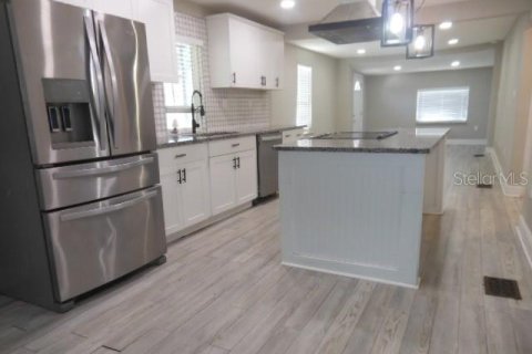 House in Tampa, Florida 3 bedrooms, 105.54 sq.m. № 2230995 - photo 16