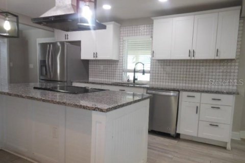 House in Tampa, Florida 3 bedrooms, 105.54 sq.m. № 2230995 - photo 17