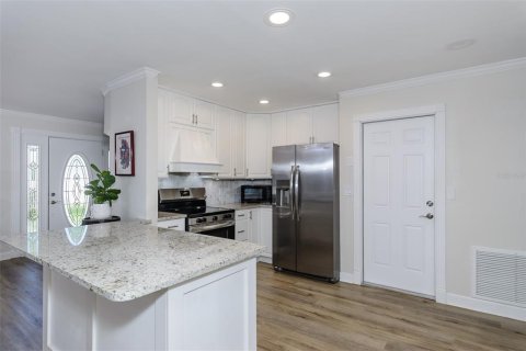 House in Palm Harbor, Florida 2 bedrooms, 141.49 sq.m. № 1907465 - photo 14