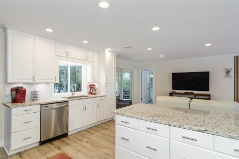 House in Palm Harbor, Florida 2 bedrooms, 141.49 sq.m. № 1907465 - photo 13