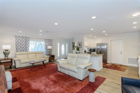 House in Palm Harbor, Florida 2 bedrooms, 141.49 sq.m. № 1907465 - photo 8