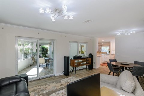 House in Palm Harbor, Florida 2 bedrooms, 141.49 sq.m. № 1907465 - photo 17