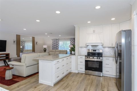 House in Palm Harbor, Florida 2 bedrooms, 141.49 sq.m. № 1907465 - photo 5