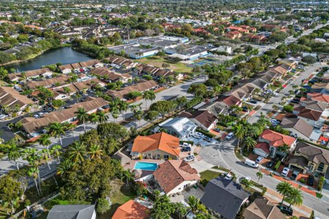 Casa en venta en Miami, Florida, 4 dormitorios, 157.56 m2 № 2030055 - foto 7