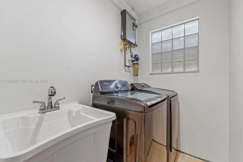 Casa en venta en Miami, Florida, 4 dormitorios, 157.56 m2 № 2030055 - foto 22